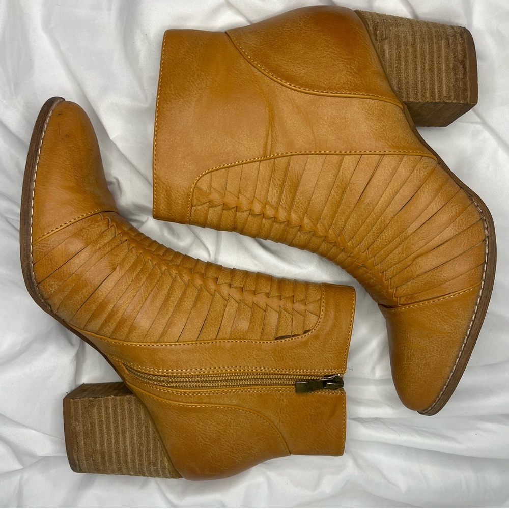 BEAST Fashion Tan Block Heel Booties – Size 9 👢 - Picture 3 of 7